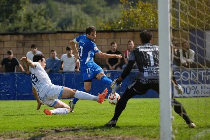 Sin acierto y en descenso: el Ourense CF sigue sin ganar tras perder en Amorebieta