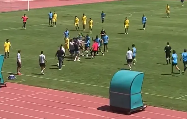 🔥 El Porto B le da la vuelta al Pontevedra con polémica, tensión y un final con tangana incluída😱⚽ (VIDEO)