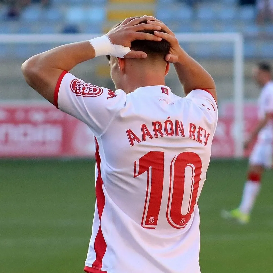 El ferrolano Aarón Rey jugará en el Kitchee Futbol Club de la Liga Premier de Hong Kong