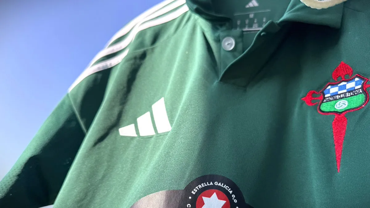 El Racing se mira en el espejo de su historia con su nueva camiseta