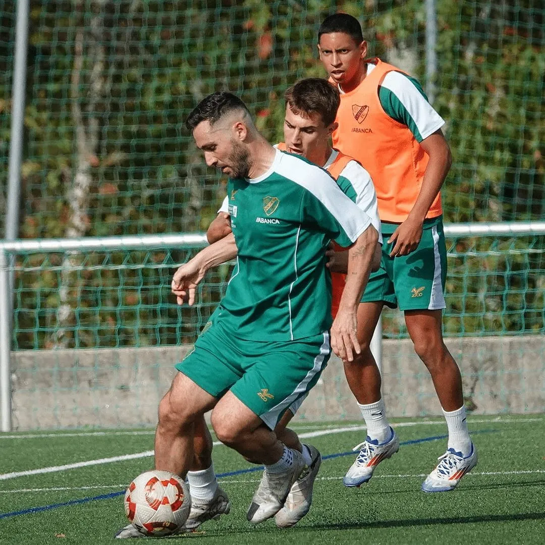 El Coruxo ajusta su agenda y mueve su duelo liguero tras el aplazamiento del Pontevedra - Levante de Copa del Rey