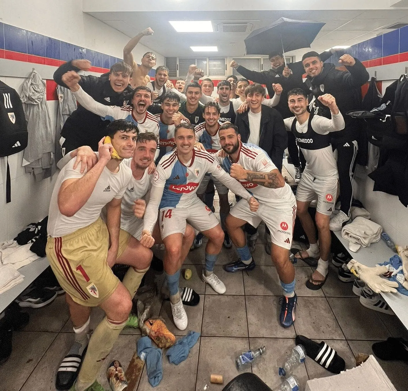 ¡El Compostela arrolla al Bergantiños con una goleada histórica en As Eiroas!
