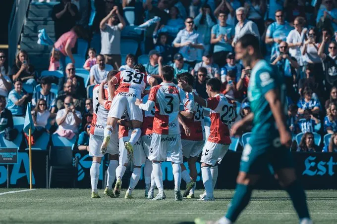 Del cielo europeo al infierno de Balaídos: el Celta tira un 3-0 y reanima al Alavés en LaLiga