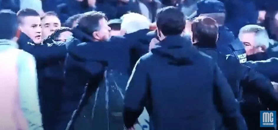 Bochorno en La Romareda: Cristóbal Parralo agrede con un cabezazo al técnico del Real Zaragoza (VIDEO)
