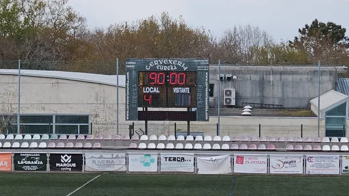 El Estradense desata la tormenta en A Estrada y arrolla al Villalbés (4-1)