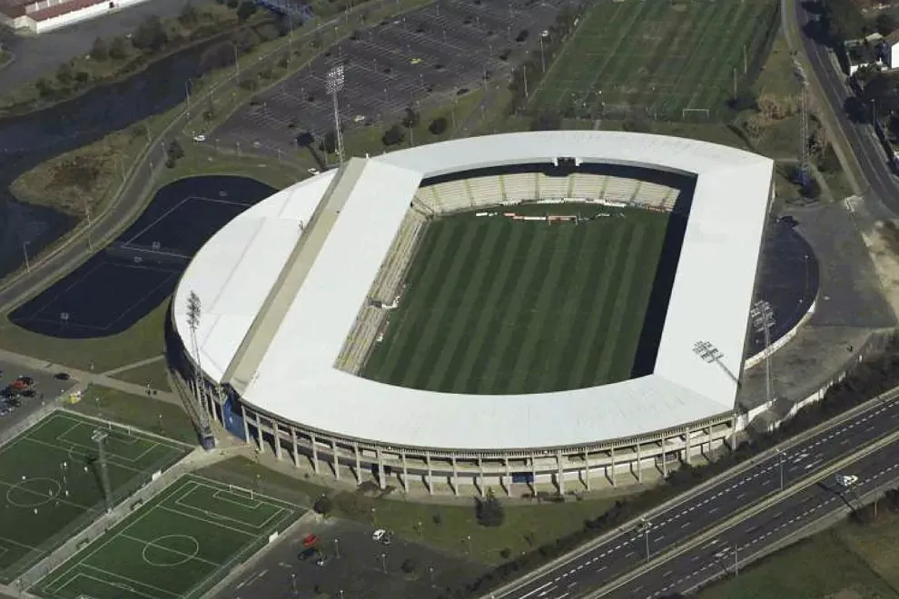 A Malata cambia de piel: el Concello derriba los anexos y el Racing acelera su salto a la nueva ciudad deportiva