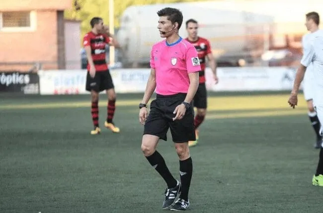 Conoce aquí a los árbitros para los equipos gallegos de 2ª RFEF