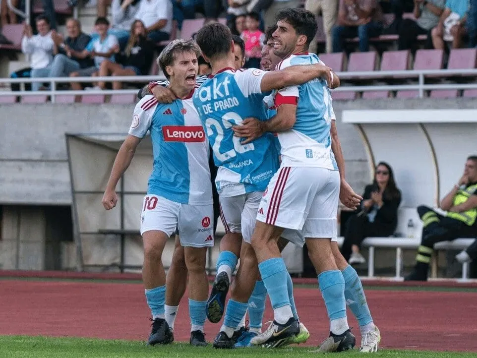El Compostela despide el año visitando a un irregular Valladolid Promesas