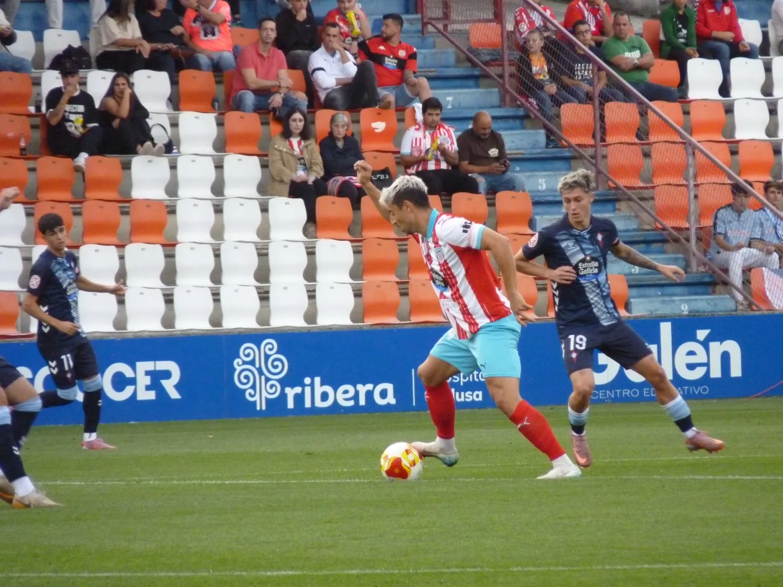 Un Lugo serio, acertado y en inferioridad numérica minimiza al Celta Fortuna y lo baja del segundo puesto