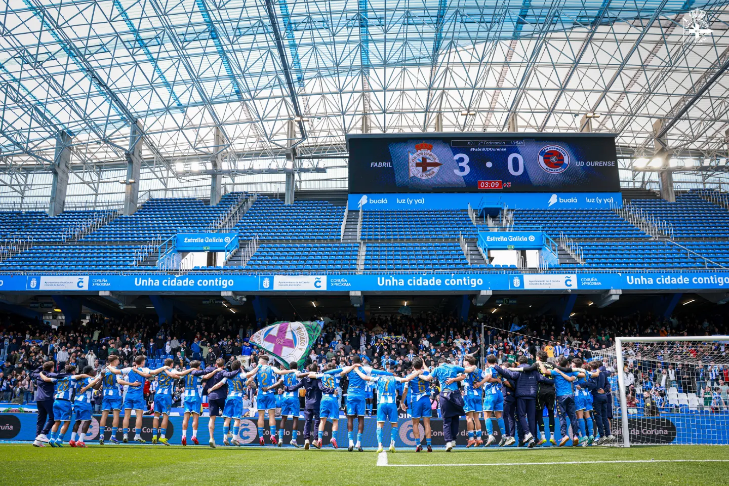 Ascenso del Deportivo Fabril a Primera RFEF: campeón con autoridad tras el tropiezo del Oviedo Vetusta y una temporada de dominio total