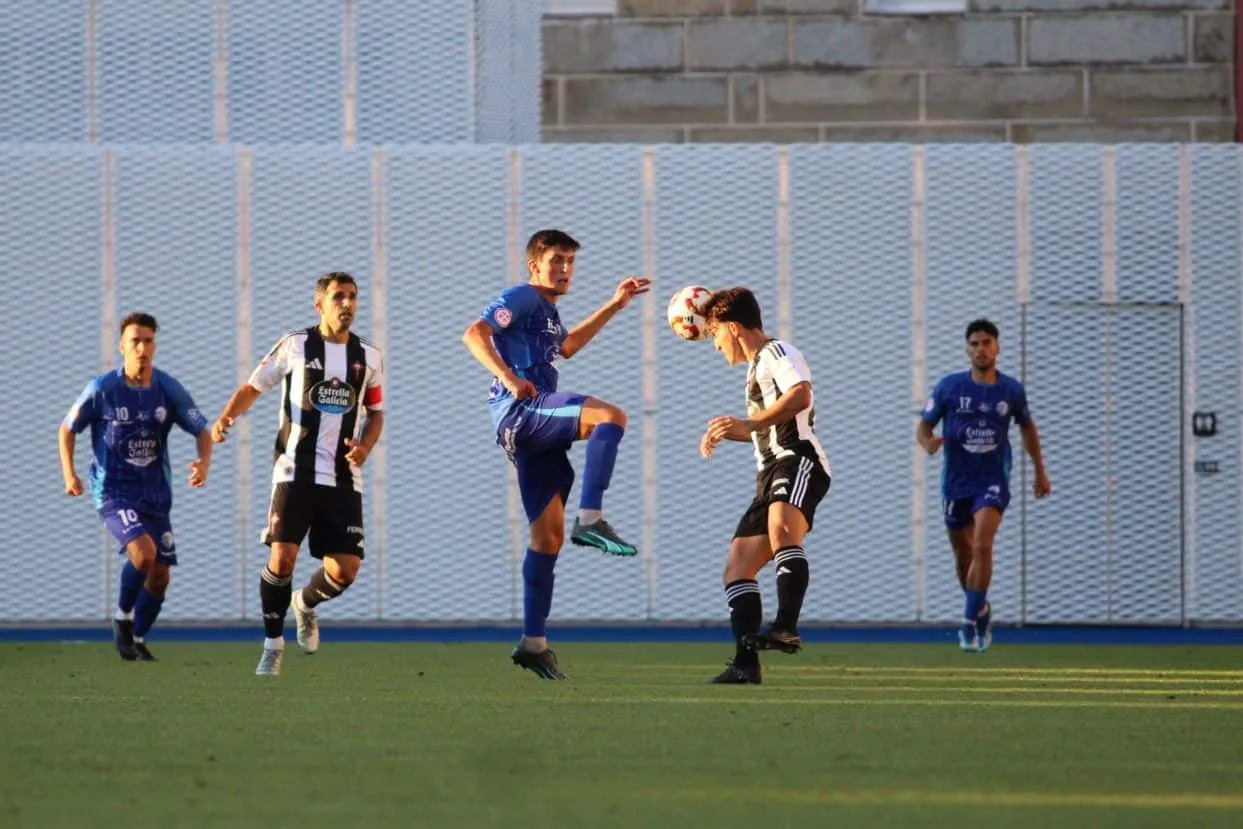 Un Racing flojo cae ante el Ourense en O Couto y deja muchas dudas