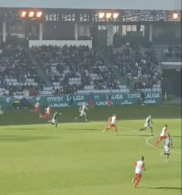 Debacle en A Malata: El Racing sufre una humillante goleada (1-5) frente a un renacido Oviedo