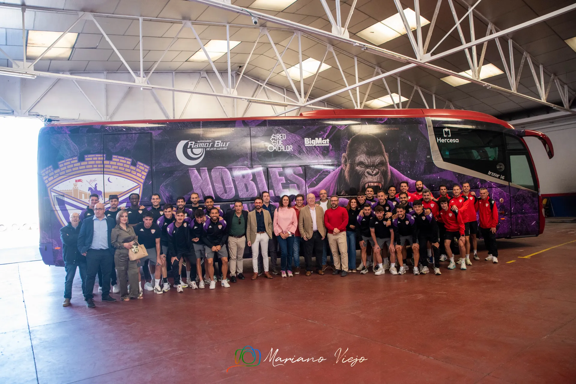 👀 El CD Guadalajara sorprende con la presentación de su autobús en la antesala del choque con el Racing de Ferrol