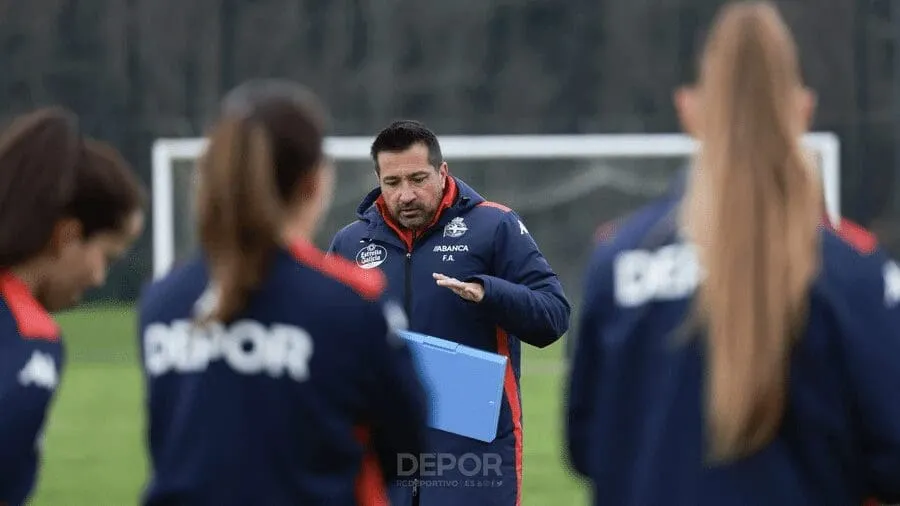 El Deportivo corta con Fran Alonso tras la permanencia: fin de etapa en Liga F