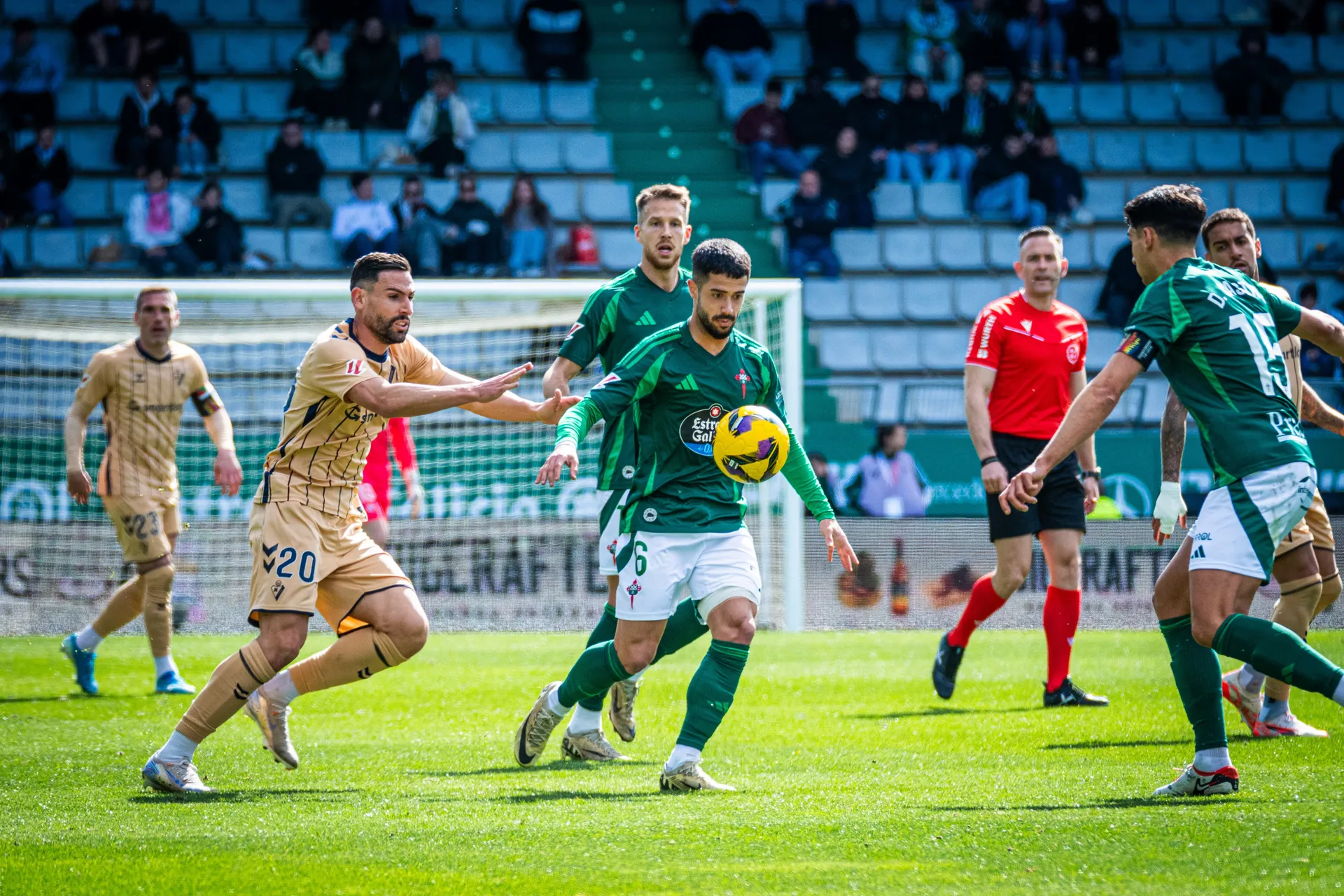 El Racing a Málaga en busca una victoria que alivie el camino