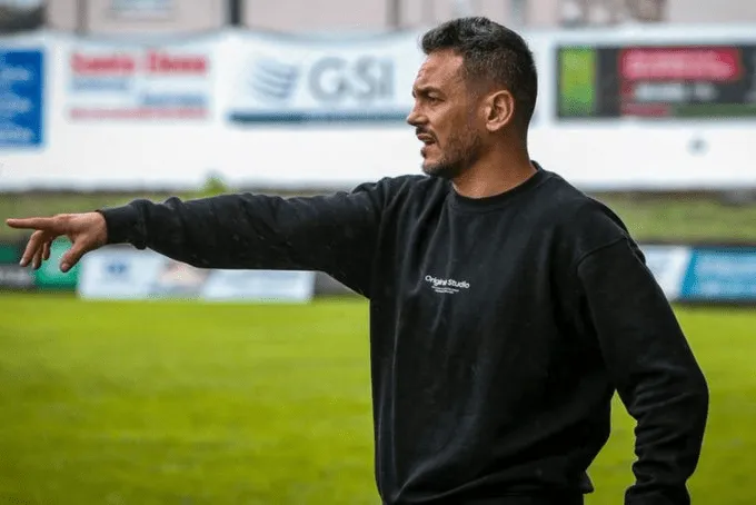 José Manuel "Cardeñosa" deja el banquillo del CD Boiro: "Un paso atrás por el bien del equipo"