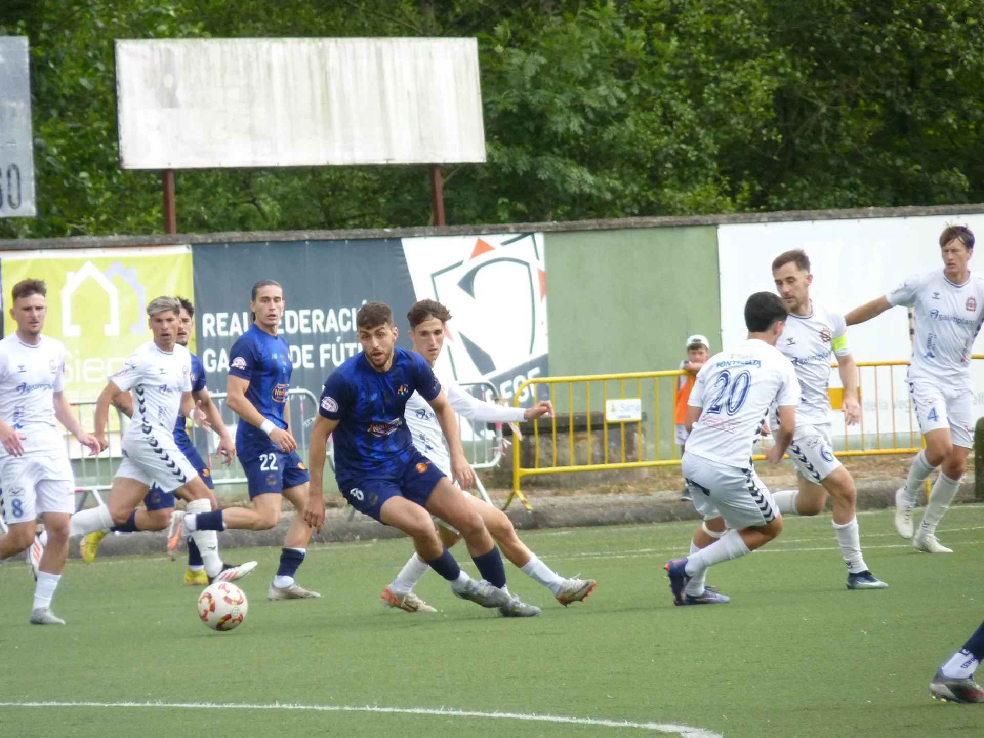La Sarriana domina al Estradense y lleva renta de dos goles al Nuevo Municipal
