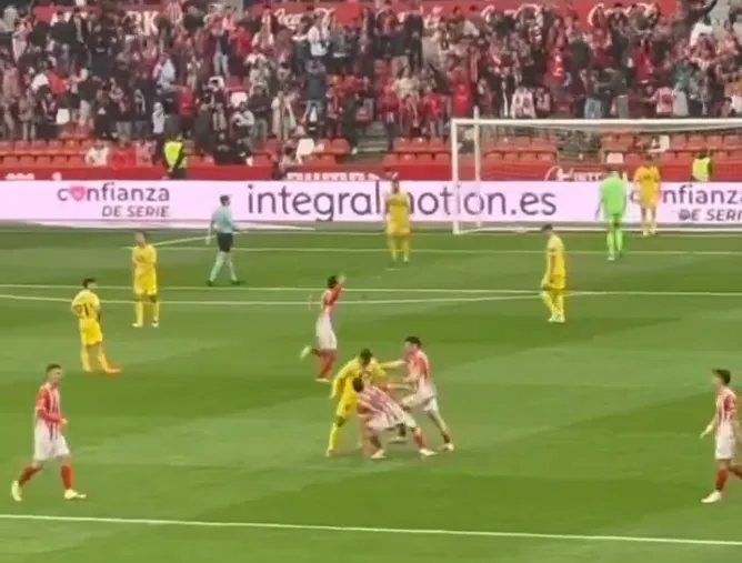 VIDEO | Yeremay, protagonista de la pelea más tensa del Sporting vs Dépor en LaLiga Hypermotion