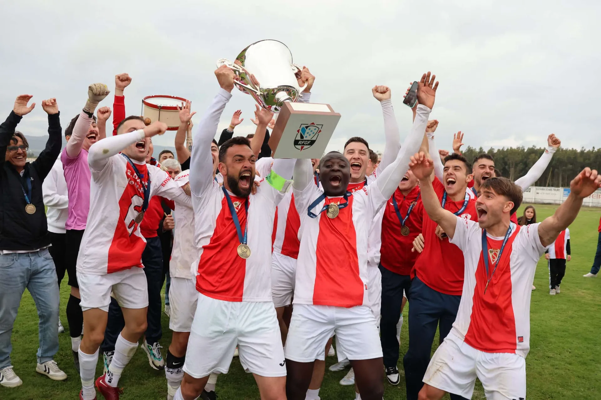 O Val alza la Copa Ferrol para cerrar una temporada histórica (VIDEO)
