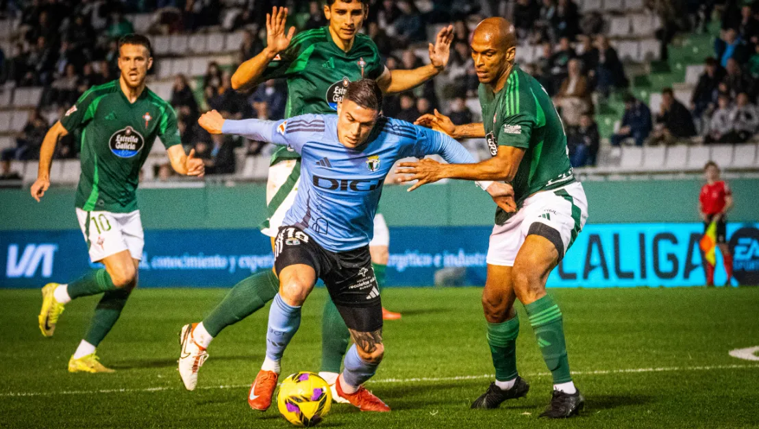 Al borde del abismo: El Racing de Ferrol cae ante el Burgos y se hunde en la lucha por la permanencia