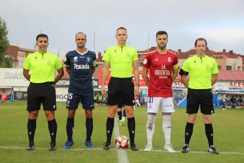 Oliveira Dios se estrena con los equipos en el derbi Compostela - Fabril