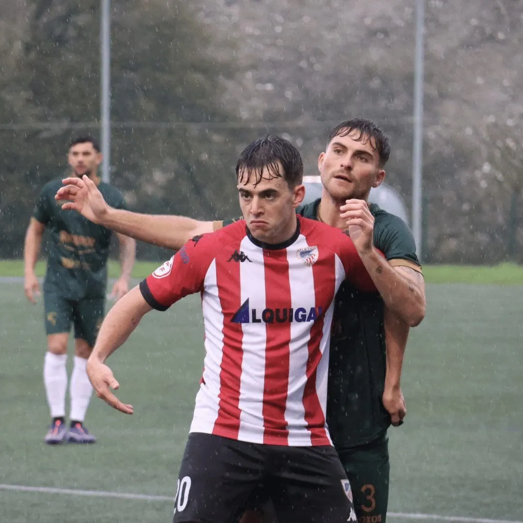 Goleada y espectáculo: El Arosa de Míchel Alonso supera al Arteixo en una tormenta de goles"