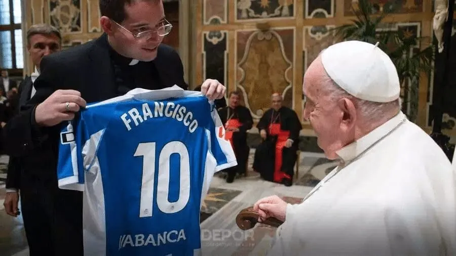 ¿Bendición o Maldición? El Deportivo de La Coruña se desmorona tras el apoyo del Papa Francisco