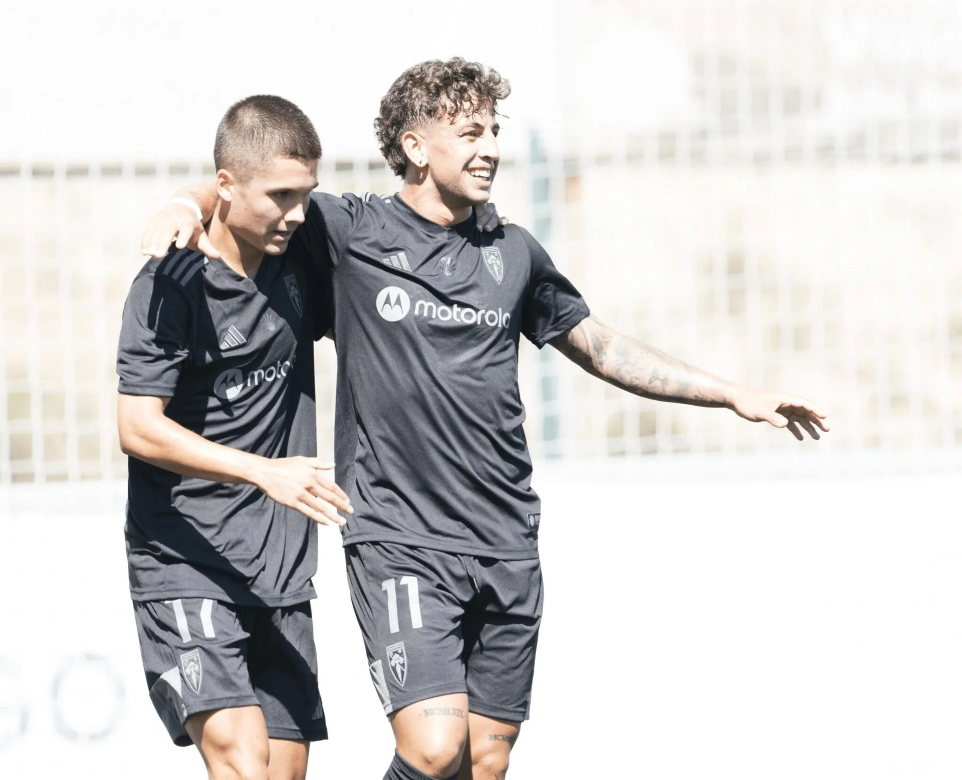 La juventud del Compostela brilla en la victoria ante un fatigado Noia (2-0)