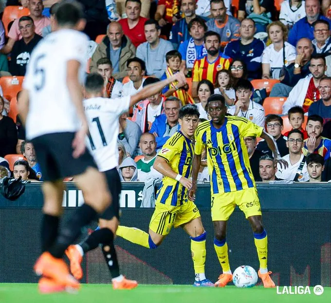 🧊 El Oviedo congela Mestalla en un minuto: remontada épica ante el Valencia (1-2)