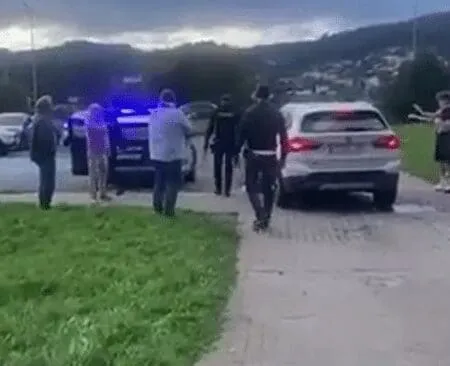 Tensión en A Malata: González Díaz expulsó a Álex López sin revisión del VAR y tuvo que salir escoltado por la policía (VIDEO)