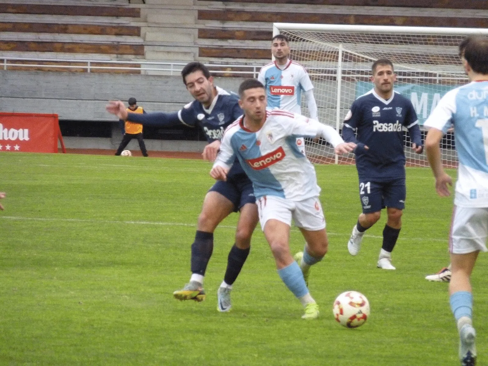 El Compostela tratará de hacerse fuerte en las adversidad ante la visita del Avilés
