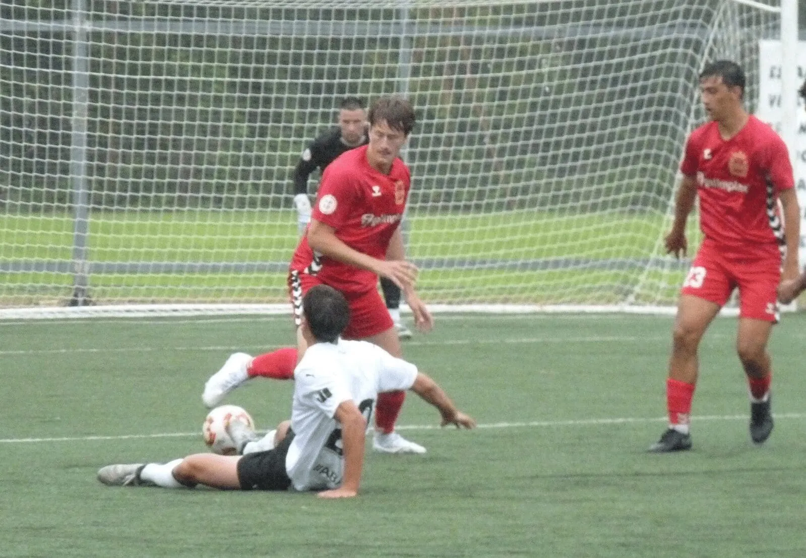 El Lugo golea en Sarria y espera rival en la final