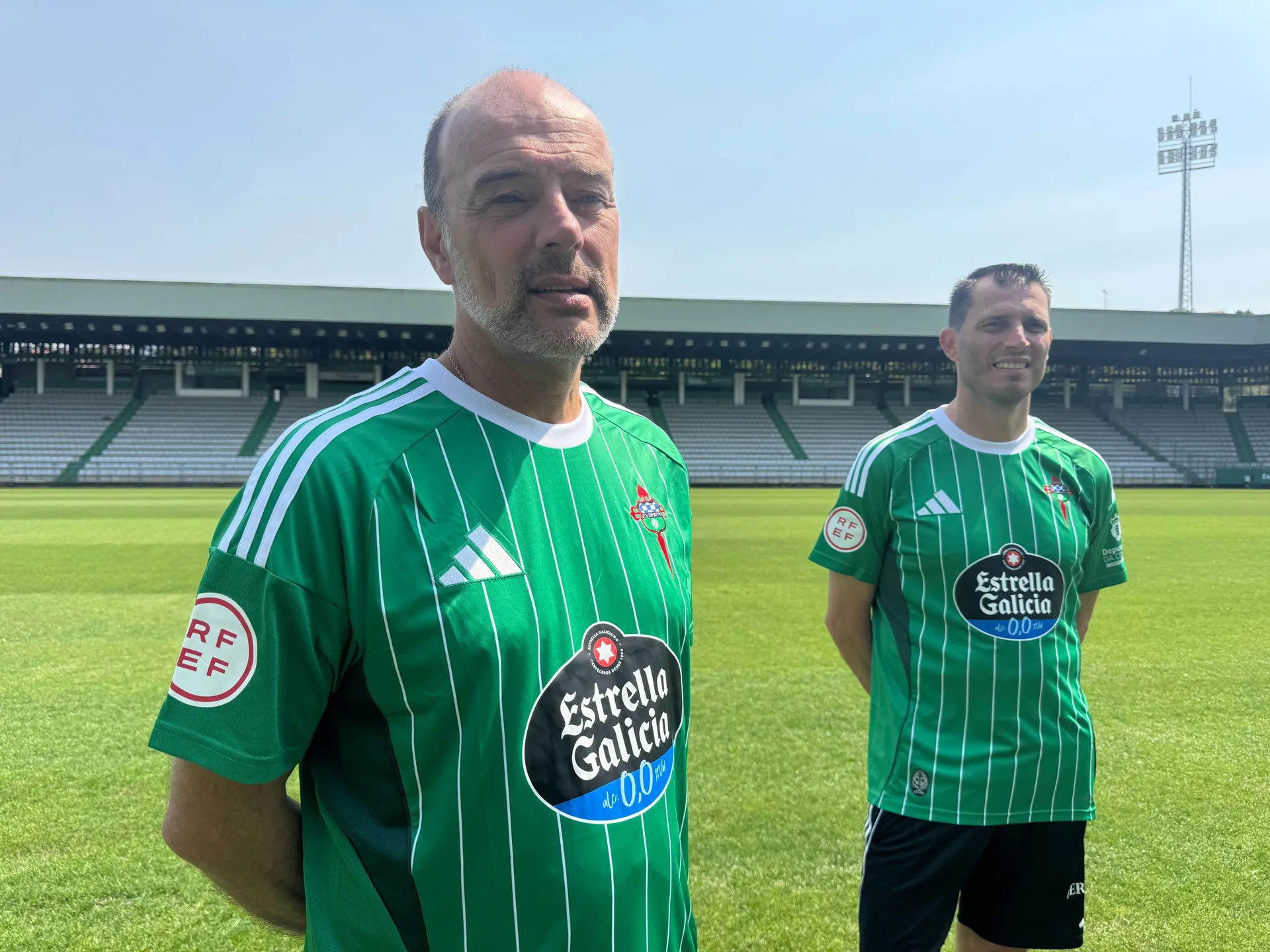 🔥 El Racing de Ferrol resucita su mística: la nueva camiseta 2025/26 revive el ascenso del 2000 💚