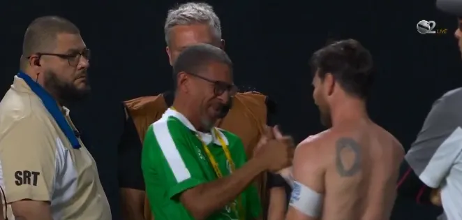 🔥 Messi y Djalminha se funden en un abrazo que enciende el Mundial de Clubes 💖⚽