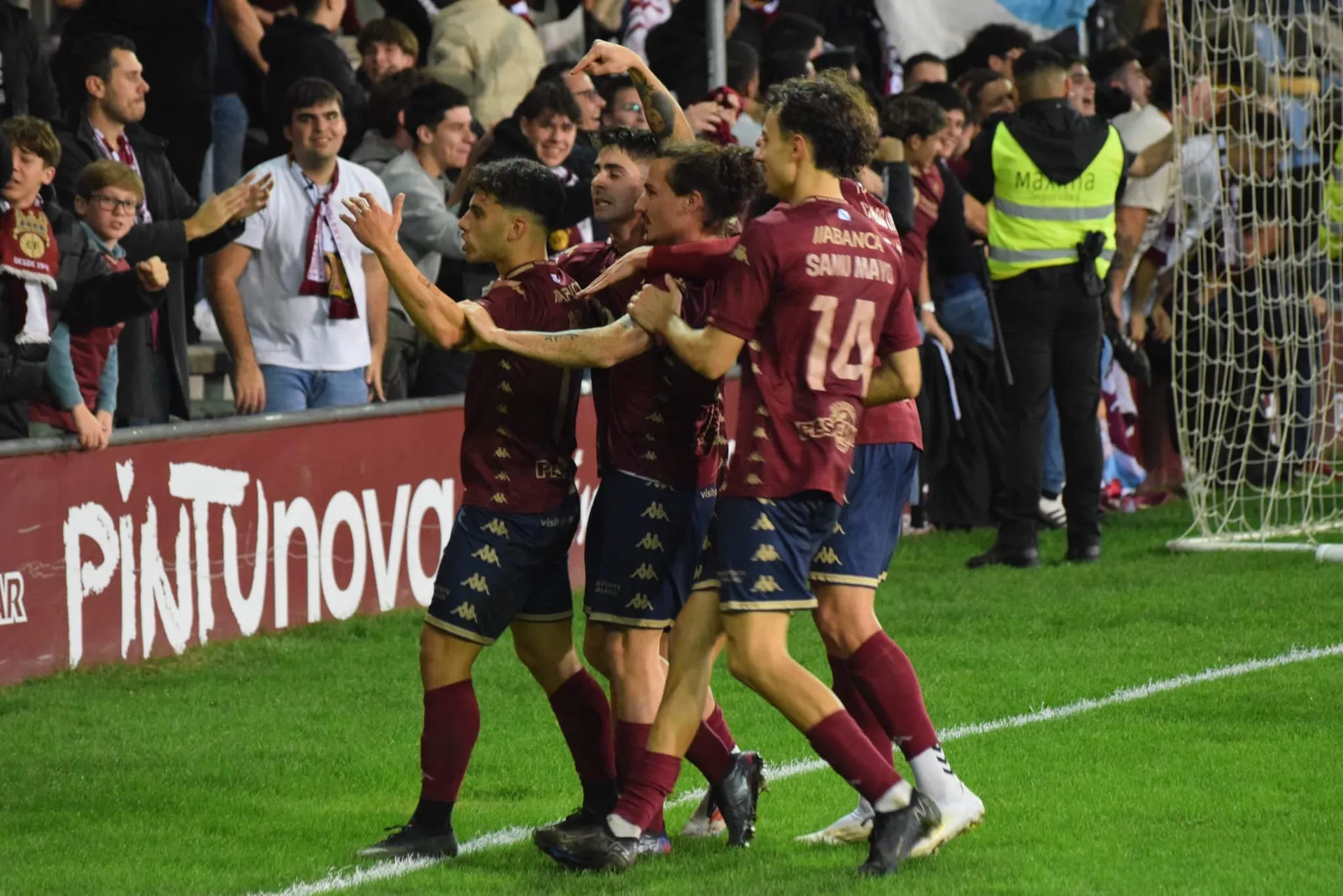 El Pontevedra arrolla al Salamanca UDS y da un golpe sobre la mesa (3-1)