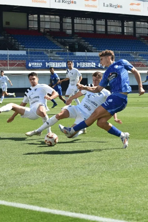 Ourense CF se apaga en la segunda mitad y cede un empate sin goles ante la Segoviana