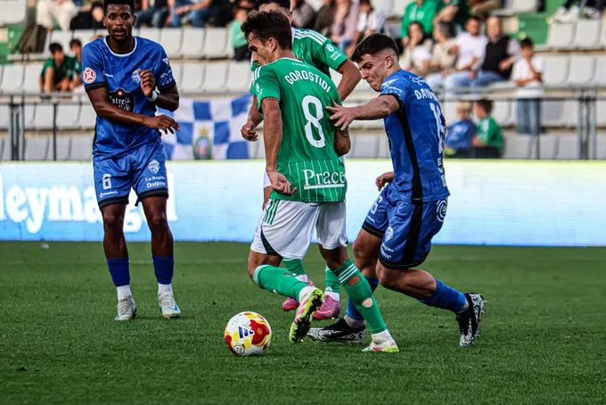 ⚠️ El Racing se atasca en casa: incapaz de doblegar a un Ourense CF más decidido (1-1)