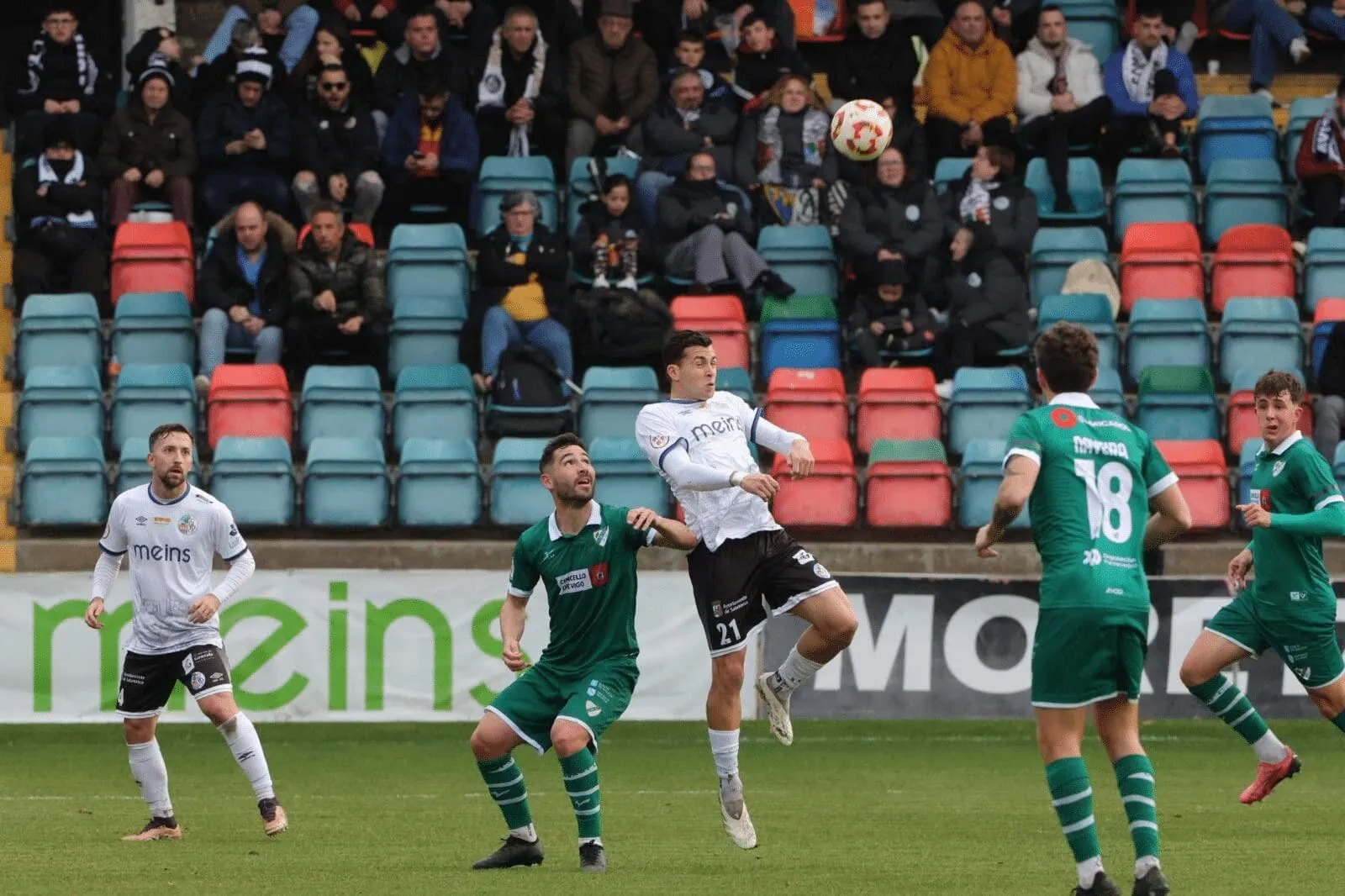 Villanueva frena al Coruxo y el Salamanca sentencia en los últimos minutos (3-0)