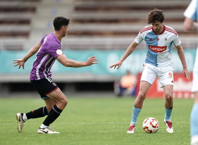 El Compostela no pasa del empate ante el Valladolid Promesas y cae al pozo de la Tercera Federación.