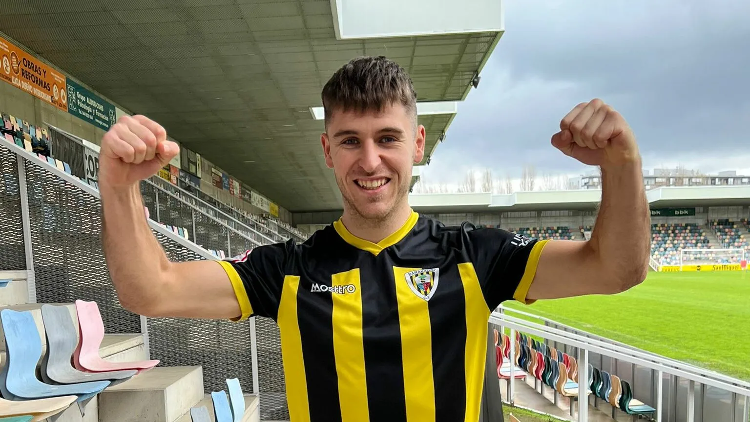 🚧 Muralla vasca para el Racing: el Racing de Ferrol refuerza su muro con Markel Artetxe