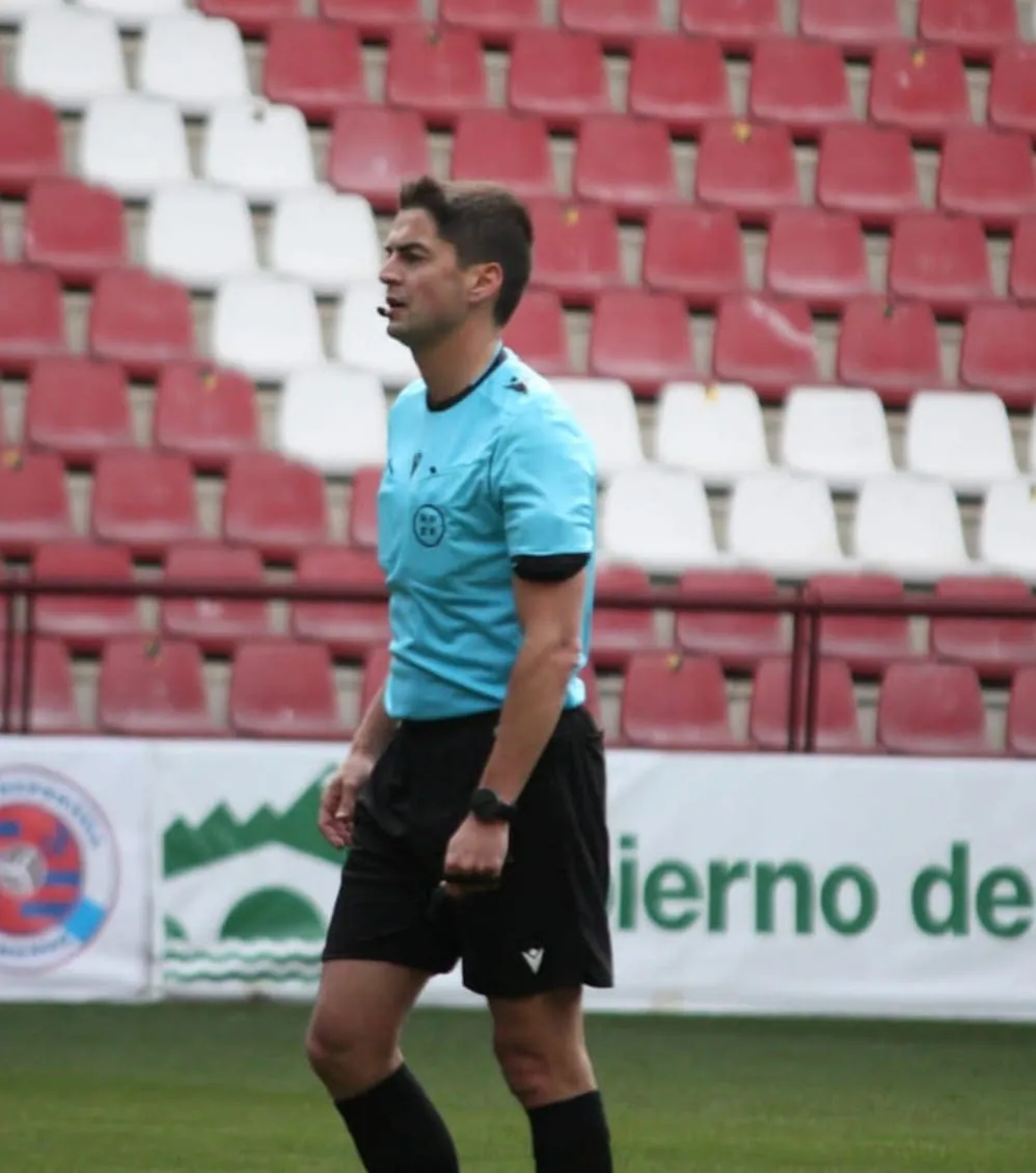 Conoce aquí a los árbitros para los equipos gallegos de 1ª RFEF