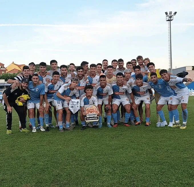 El Compostela se lleva la Copa Galiciana ante el Arenteiro lo