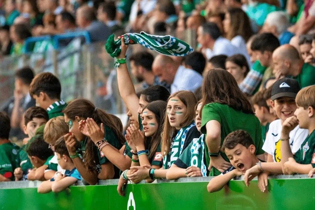 ¿También vais a Almería? Ni el descenso espanta a la afición del Racing