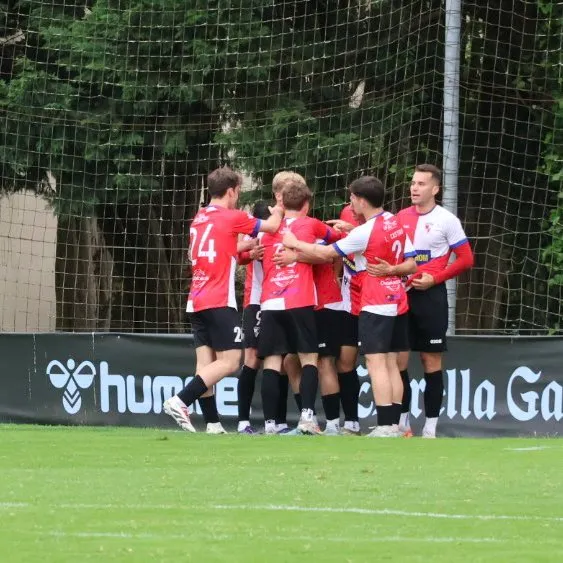 Remontada del Arosa ante el Gran Peña, que lo devuelve a la fase de ascenso