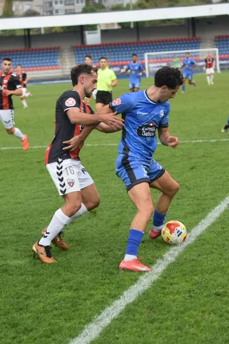 🏟️ Ourense CF firma su primer triunfo en Primera Federación: César Moreno desata la alegría en O Couto (1-0) 🔴⚪