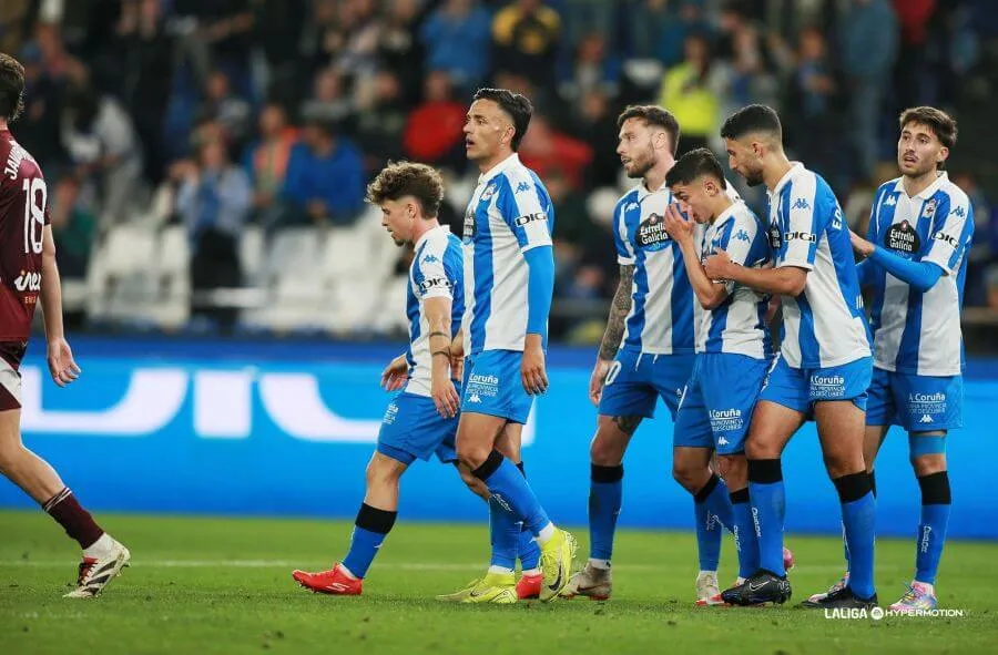 Noche de manita y ovación: el Dépor arrolla al Albacete con un Riazor entregado