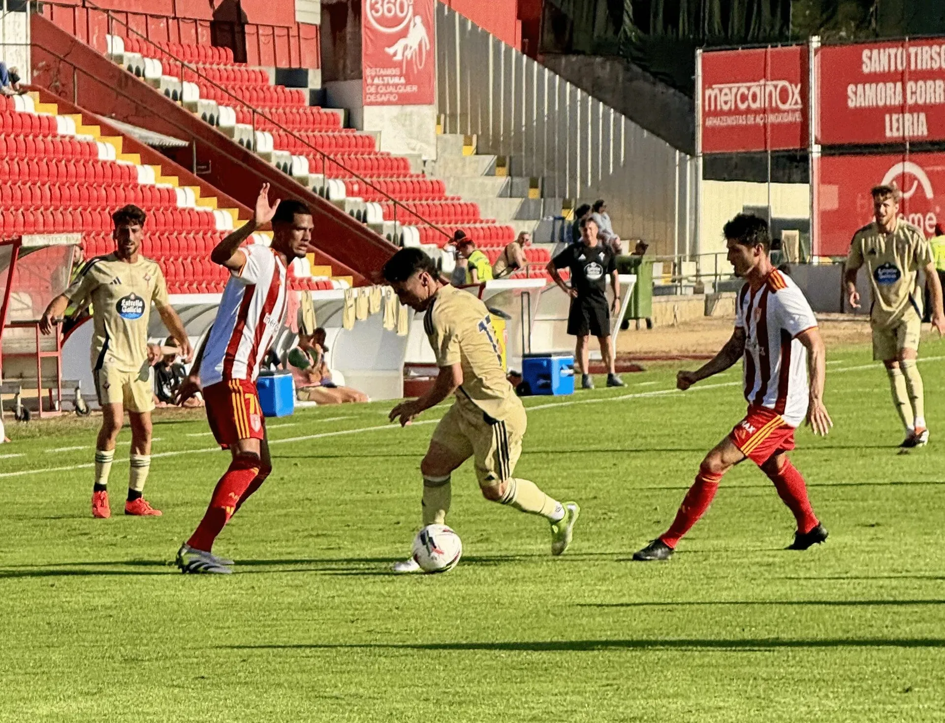 El Racing deja buenas sensaciones a pesar de  la derrota ante el Vila das Aves en Portugal