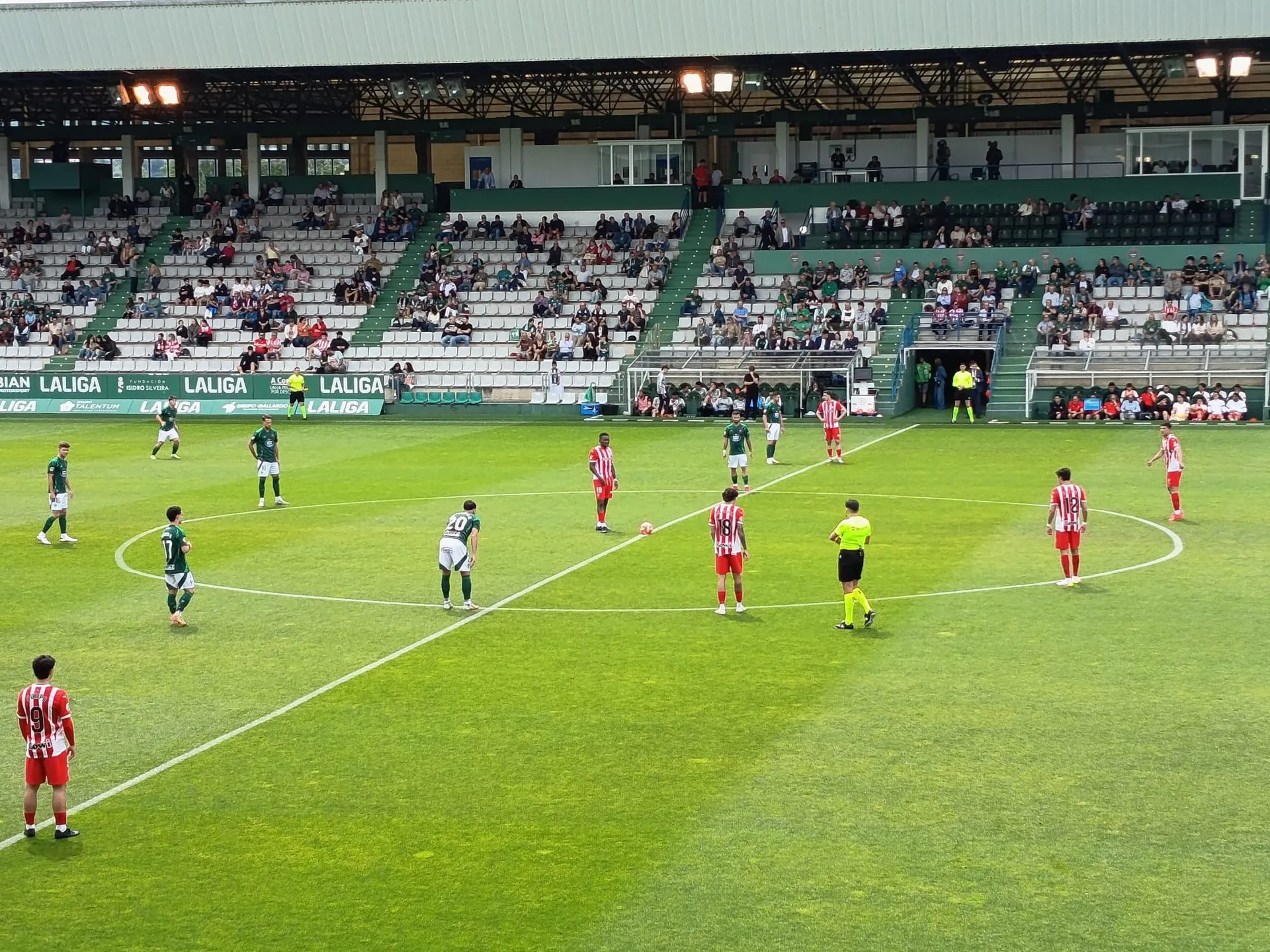 ❌ El Racing de Ferrol firma su adiós a Segunda con otra derrota previsible (0-2)