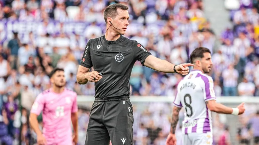 ⚡ Árbitros bajo presión en la Jornada 5 de LaLiga: partidos calientes y silbatos protagonistas 🔥⚽