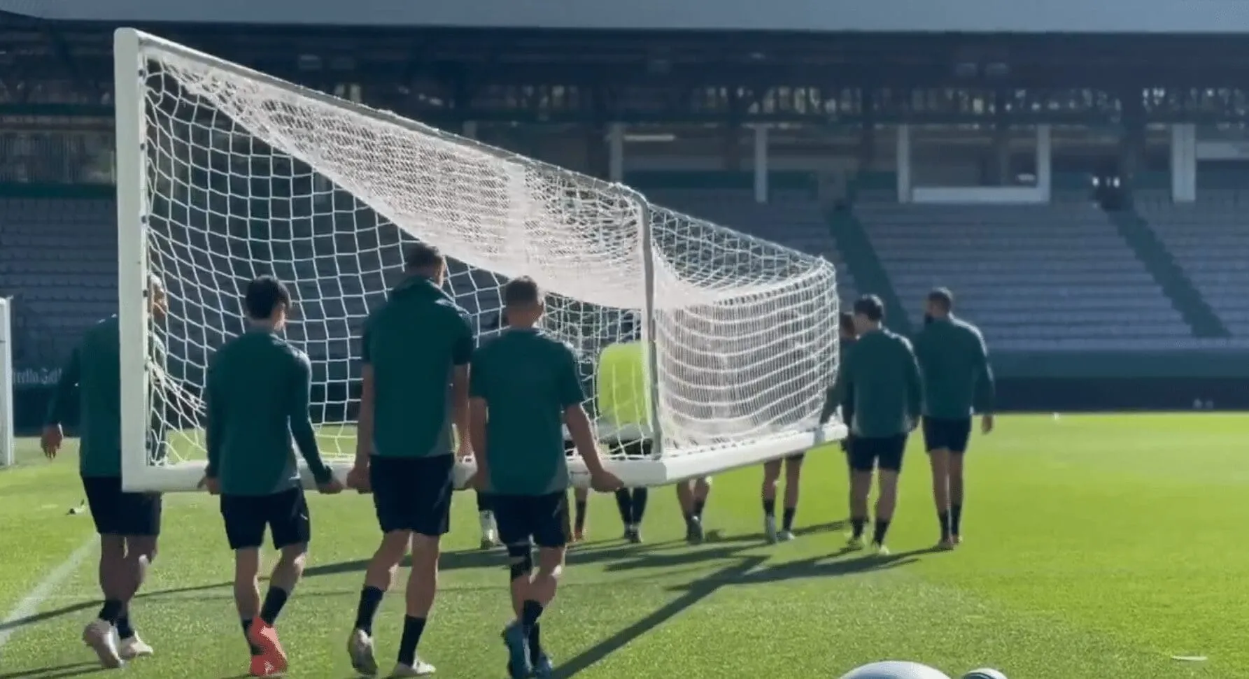 El Racing de Ferrol comparte imágenes del entrenamiento en A Malata antes de la visita del Albacete